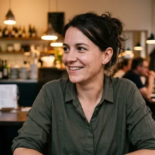 Lena Krämer, Redakteurin — KI-generiertes Porträt